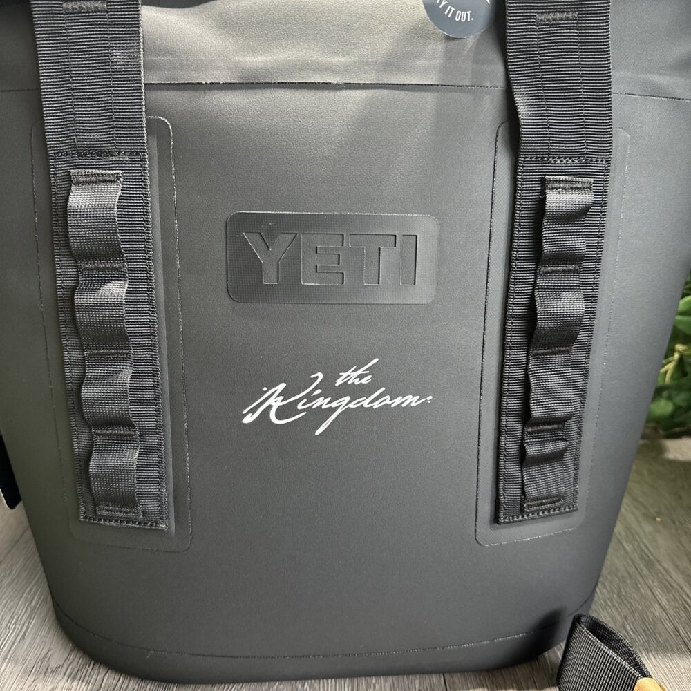 YETI Hopper M15 Soft Cooler Black Brand New W Tags 32 Can Magshield - Picture 2 of 9